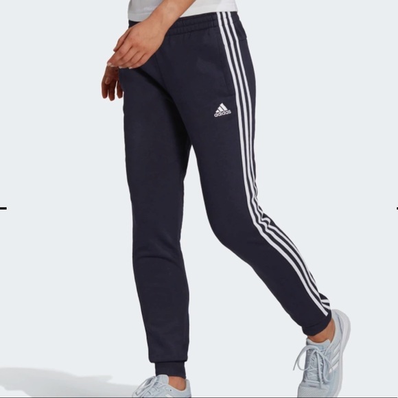 Adidas Essential Fleece 3-Stripe
Sweatpants/Joggers - Picture 2 of 14